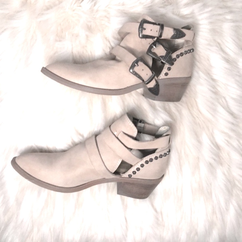 - DOLCE VITA LEATHER  SPUR bootie EUC sz 7 1/2